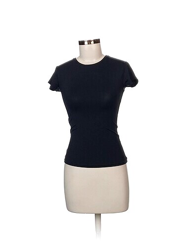 Pull and Bear T-shirt %70 İndirimli.