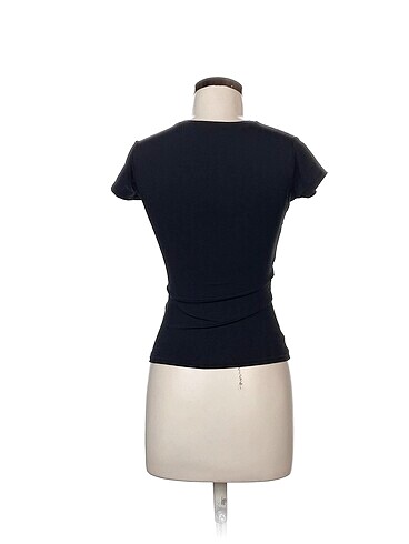 m Beden Pull and Bear T-shirt %70 İndirimli.