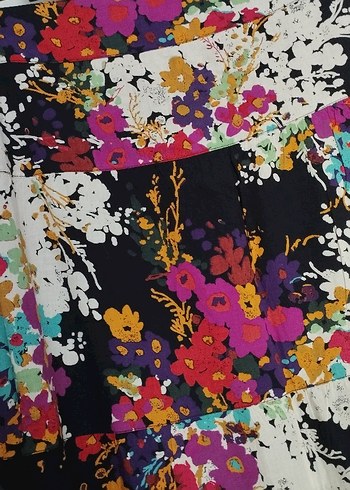 Batik Siyah Çiçek Desenli Etek