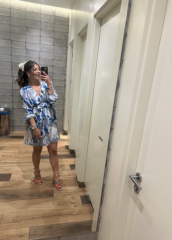 Trendyol mavi desenli elbise - Görsel 2