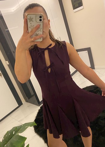 Mürdüm kurdele detaylı Mini Elbise V Yakalı - Görsel 4