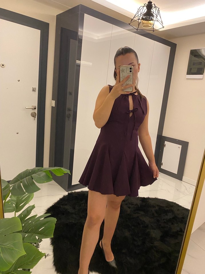 Mürdüm kurdele detaylı Mini Elbise V Yakalı - Görsel 2