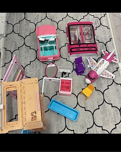 Barbie evi arabası gardolabı kuaför seti uçagı