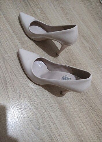Nude stiletto