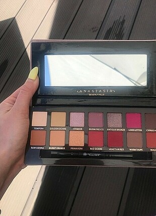 Anastasia Beverly Hills far paleti