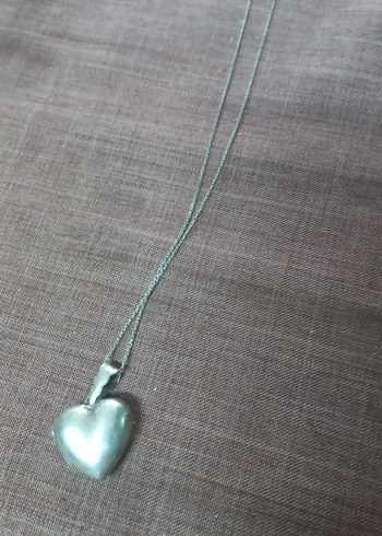 Gri Kalp Uçlu Zincir Detaylı Kolye - Görsel 2