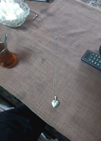 Gri Kalp Uçlu Zincir Detaylı Kolye - Görsel 4