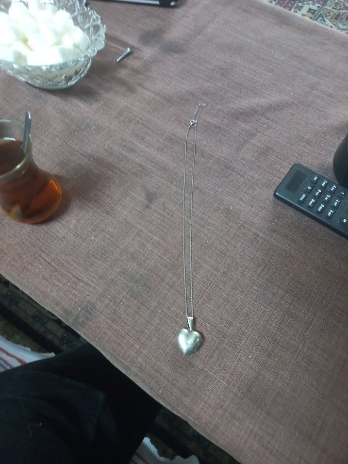 Gri Kalp Uçlu Zincir Detaylı Kolye - Görsel 4