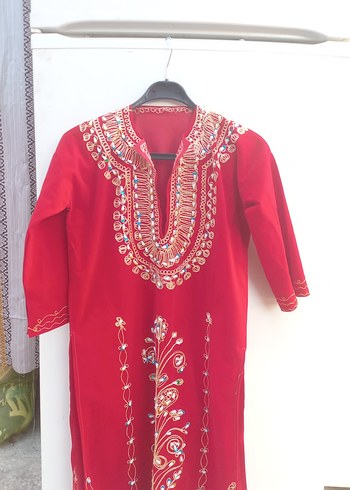 Nakışlı ve Boncuk İşlemeli Kırmızı kaftan - Görsel 2
