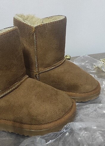 Ugg 27 numara çocuk botu 