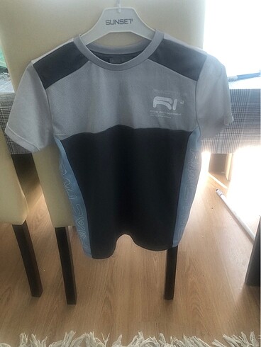 River Island Spor Tişörtü 9/10 yaş