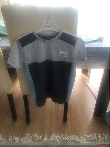 River Island River Island Spor Tişörtü 9/10 yaş