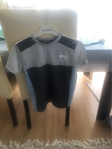 9 Yaş Beden çeşitli Renk River Island Spor Tişörtü 9/10 yaş
