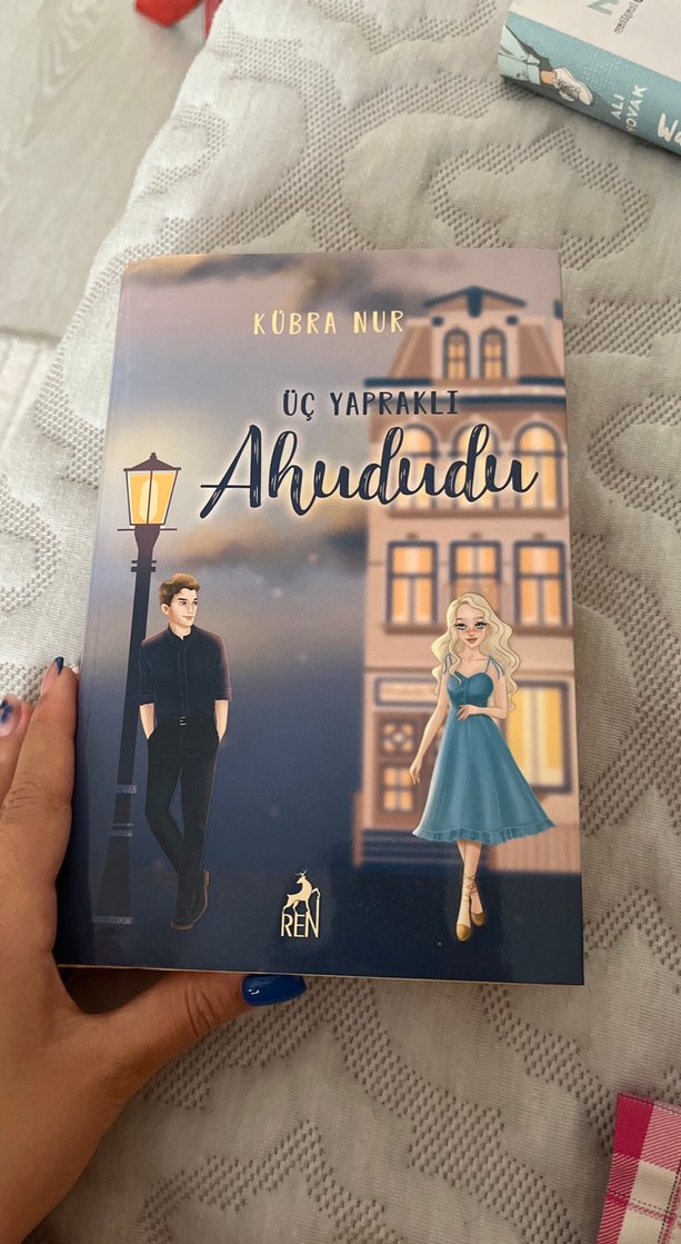 Üç Yapraklı Ahududu - Kübra Nur Ciltli Kitap - Görsel 2