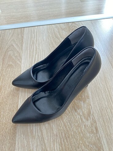 36,5 Beden Siyah topuklu stiletto