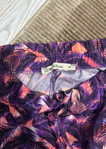 LC Waikiki Mor Desenli Mini Spor Şort