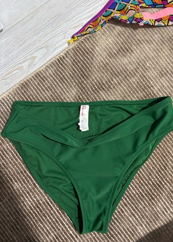 40 Beden Yeşil Kadın Bikini Altı