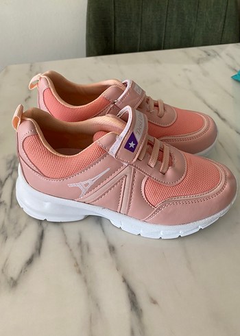 35 Beden Kız Çocuk Pembe Desenli Velcro Spor Ayakkabı