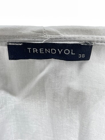 38 Beden beyaz Renk Trendyol & Milla Gömlek %70 İndirimli.