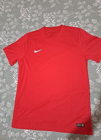 Nike Dri Fit Kırmızı Tişört 