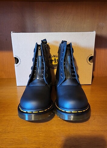 39 Beden Dr.Martens 1460 Pascal Frnt Zip 