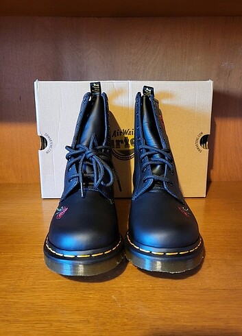 40 Beden Dr. Martens 1460 Vonda