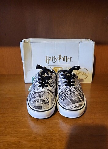 36,5 Beden Vans x Harry Potter Comfycush Era (Daily Prophet)