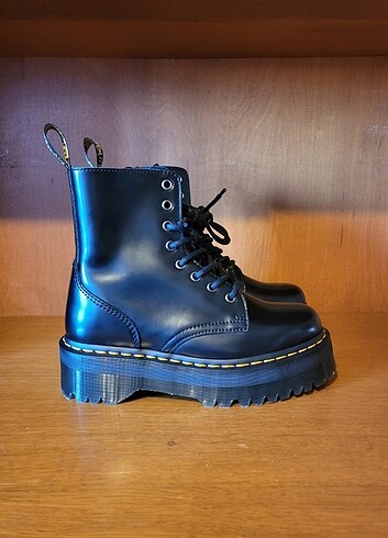 Dr. Martens Jadon