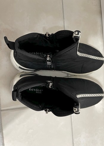 Fermuarlı Siyah Kadın Bot - Görsel 2