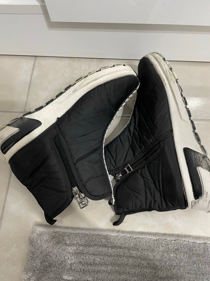 Fermuarlı Siyah Kadın Bot - Görsel 3