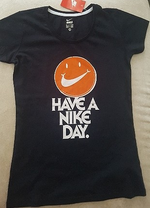 nike marka L beden siyah sport tisort