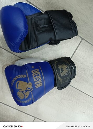 Box eldiveni, canta, dizlik ve kol bandi
