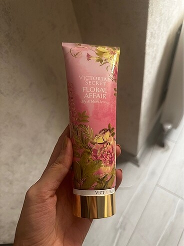 Vs floral affair krem