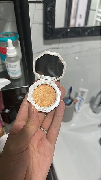 Fenty krem highliter