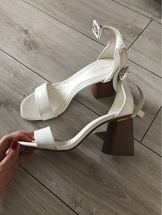 Bershka topuklu sandalet
