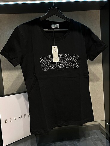 GUESS TAŞLI SİYAH TSHIRT