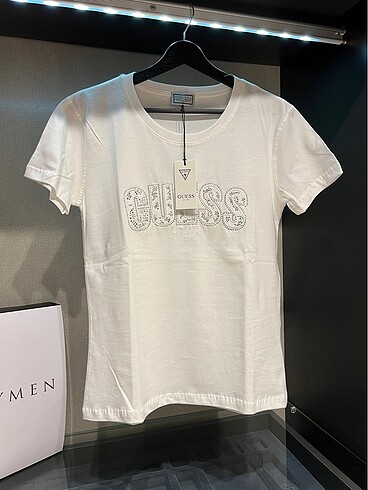 GUESS BEYAZ TAŞLI TSHIRT