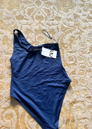 Zara Metal Parçalı Asimetrik Lacivert Mayo - Görsel 5