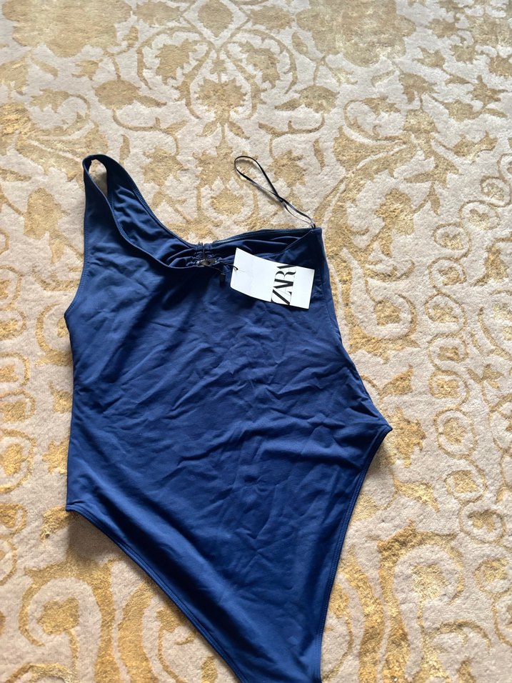 Zara Metal Parçalı Asimetrik Lacivert Mayo - Görsel 5