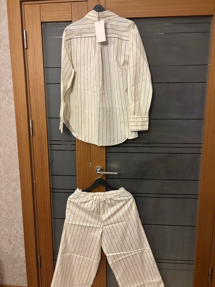 Kadın Beyaz Çizgili Düğmeli  Takım - Görsel 2