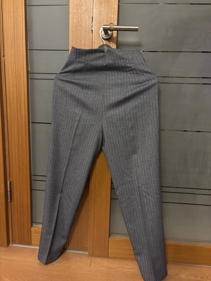 Gri Çizgili Normal Paça Kadın Kumaş Pantolon - Görsel 4