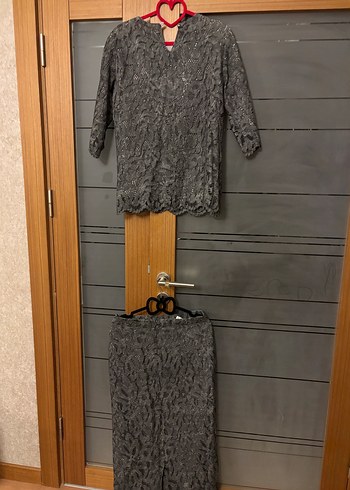 Gri Dantel yarım  Kollu etek bluz takım - Görsel 3
