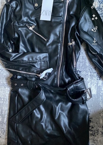 m Beden Kemerli Siyah Mini Deri Biker Ceket
