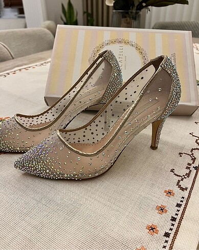 Zara Marcatelli Cinderella taşlı topuklu ayakkabı