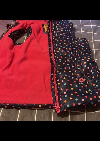 Kapüşonlu, düğmeli, çok renkli puantiyeli kız yeleği - Görsel 3