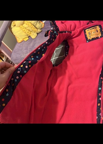 Kapüşonlu, düğmeli, çok renkli puantiyeli kız yeleği - Görsel 4