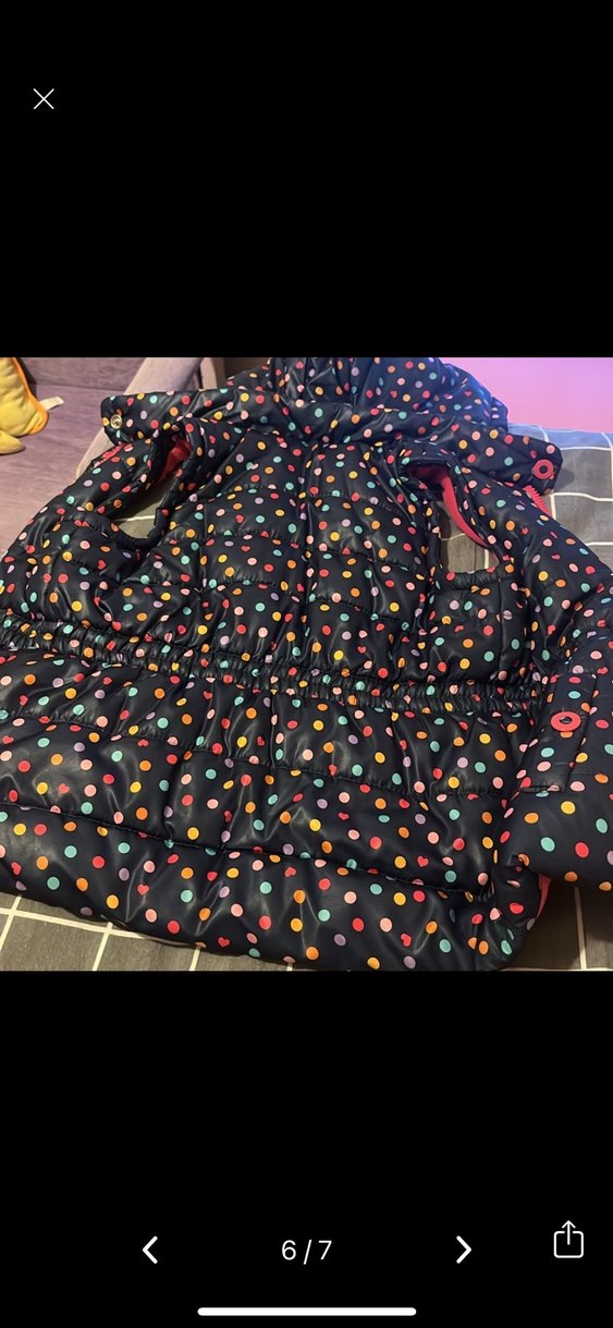 Kapüşonlu, düğmeli, çok renkli puantiyeli kız yeleği - Görsel 2