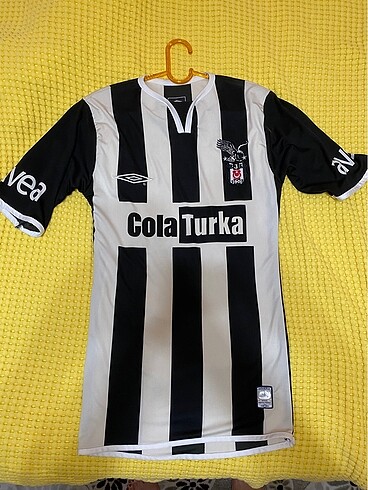 Beşiktaş çubuklu forma