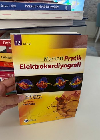 Marriott Pratik Elektrokardiyografi Kitabı dvd si içinde