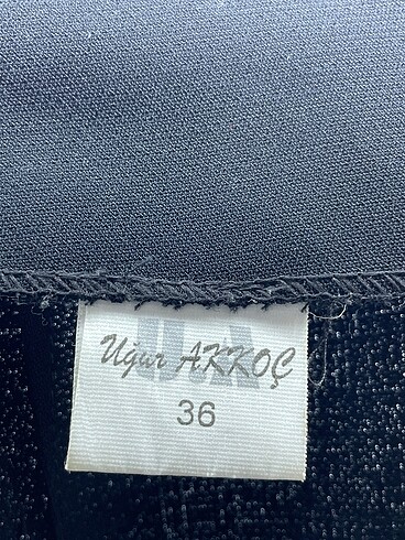 36 Beden siyah Renk PreLoved Mini Etek %70 İndirimli.
